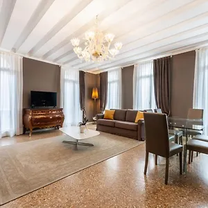 Апартаменты San Teodoro Palace - Luxury Венеция